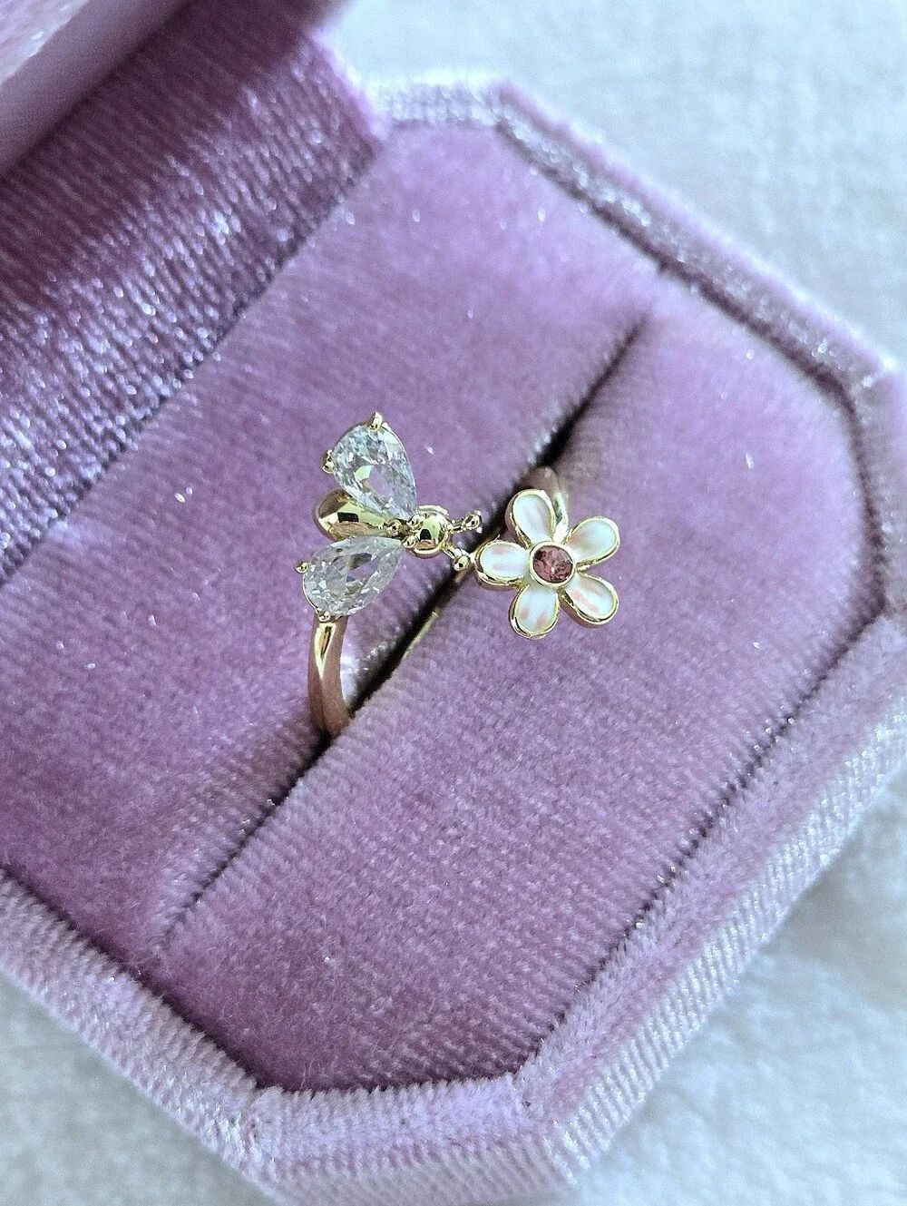 La Meno Flower🌸 and Bee🐝 Bypass Ring💍 - NIB - Picture 10 of 16
